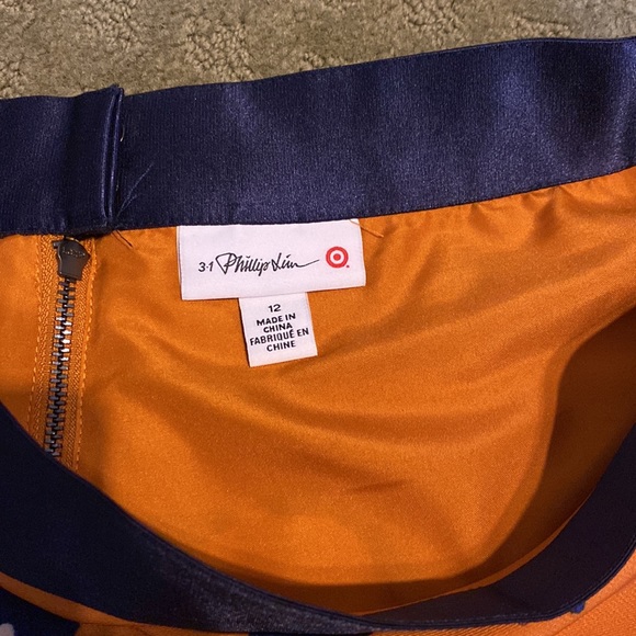 Silky, flirty skirt - Picture 3 of 8